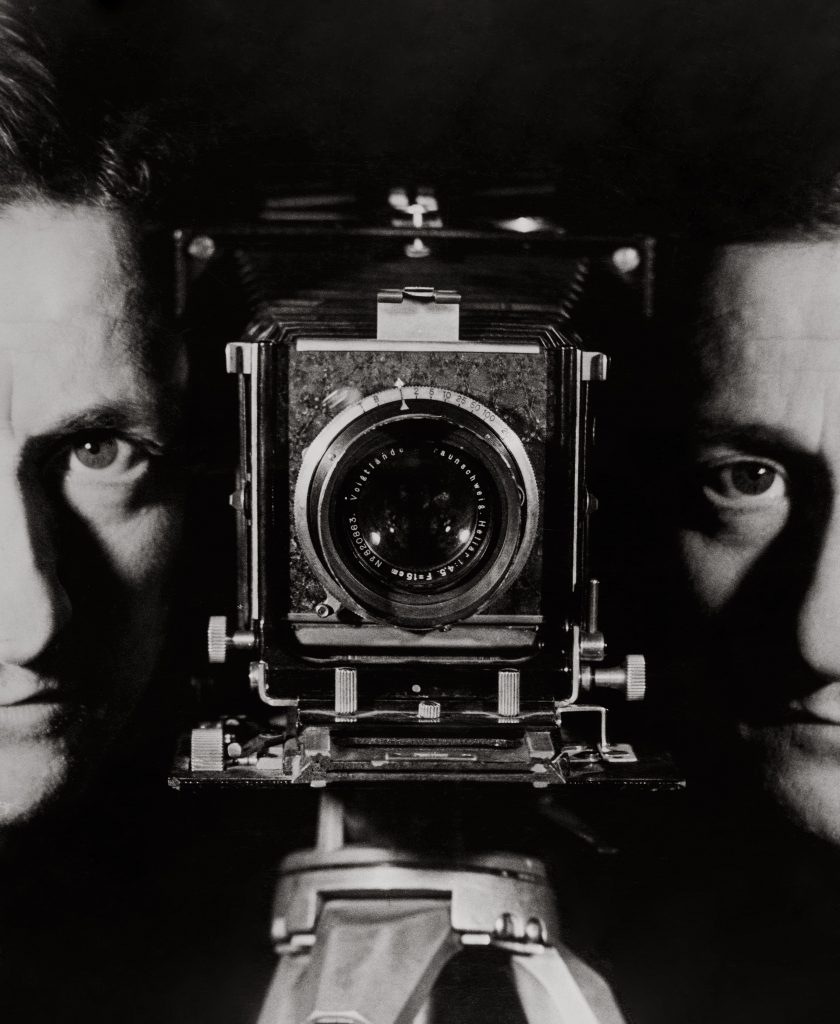1. (ILLUSTRATION) Double autoportrait à la Linhof, Paris, 1938 Crédit photo :© The Estate of Erwin Blumenfeld 2022.