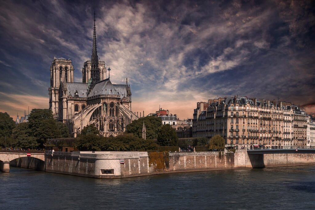 Microsoft va créer un “jumeau numérique” de Notre-Dame De Paris
