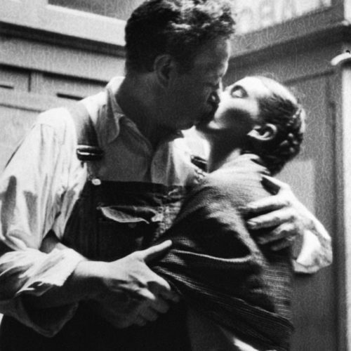 Diego and Frida Caught Kissing, New Workers School, NYC, 1933. Crédit photo : LUCIENNE BLOCH, COURTESY GALERIE DE L’INSTANT, PARIS.