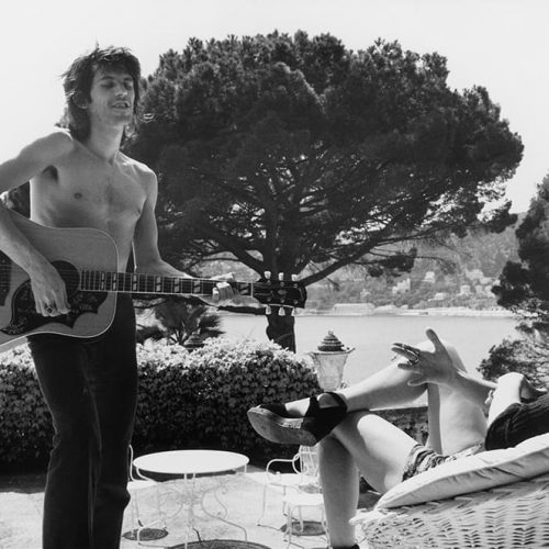 Dominique Tarlé - Keith Richards & Anita Pallenberg, Villa Nellcote, Villefranche sur Mer - 1971. Crédit photo : Dominique Tarlé.