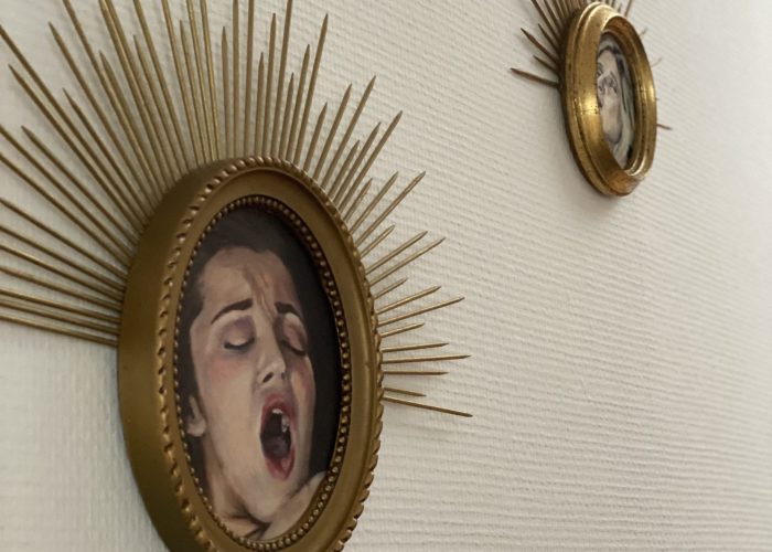 Illustration - La série d’Emilie Marchandin rend hommage à Sainte-Thérèse en extase de l’artiste Le Bernin (1647-1652), représentation suprême de la double jouissance du corps et de l’esprit. Crédit photo : Artwork In Promess.